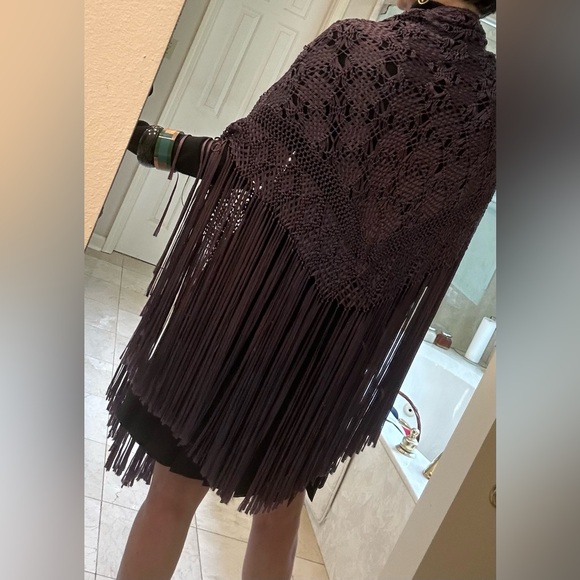 Fringe Shaw / Wrap / Scarf, Purple, Excellent Condition, 62” x 36” - Picture 5 of 12